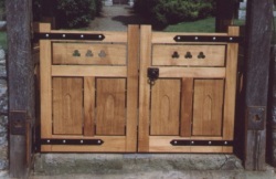 Replacement Oak gates for a Chuch Lich gate in Devon
